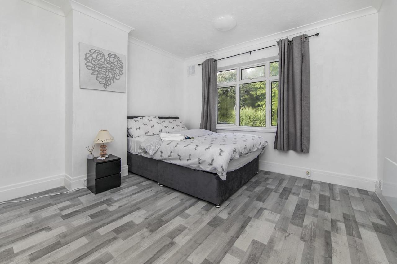 The Comfy Resort, Free Private Parking & Wifi, 9 Beds Κόλτσεστερ Εξωτερικό φωτογραφία