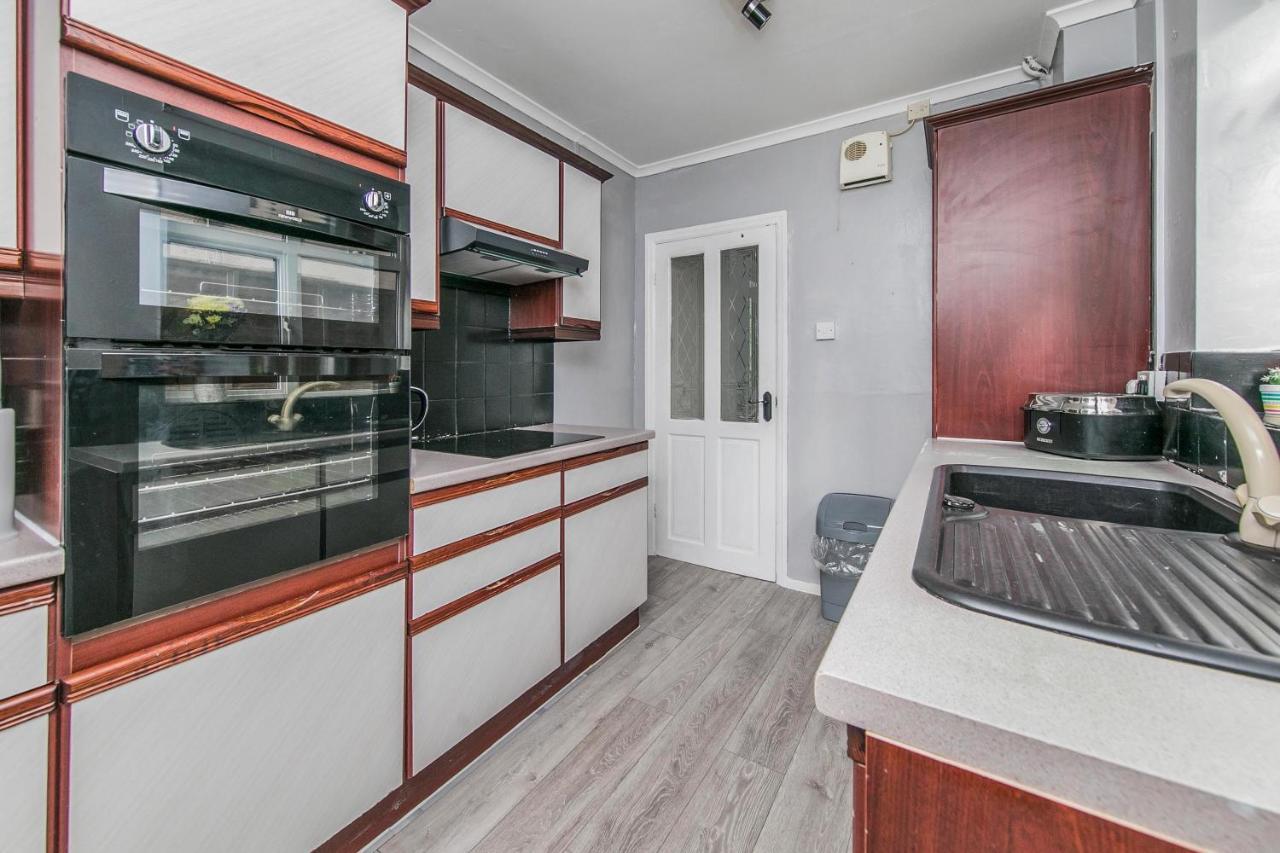 The Comfy Resort, Free Private Parking & Wifi, 9 Beds Κόλτσεστερ Εξωτερικό φωτογραφία